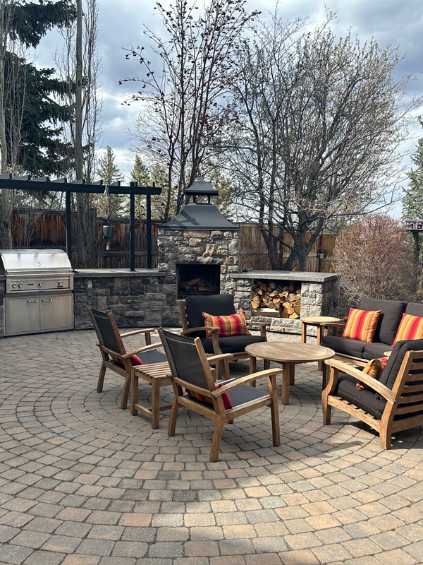 outdoor kitchenette and seating for fireplace